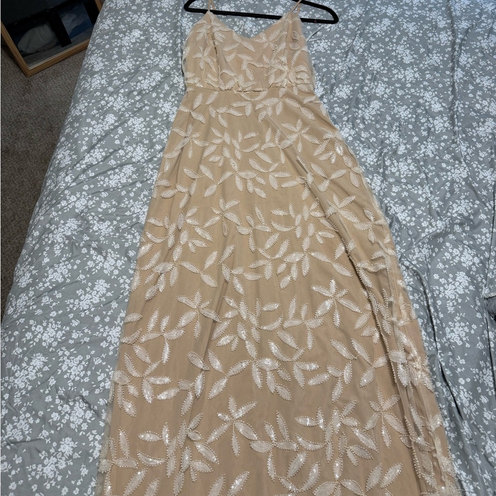 Elegant Beige Floral Maxi Dress
WAYF dress size Small.